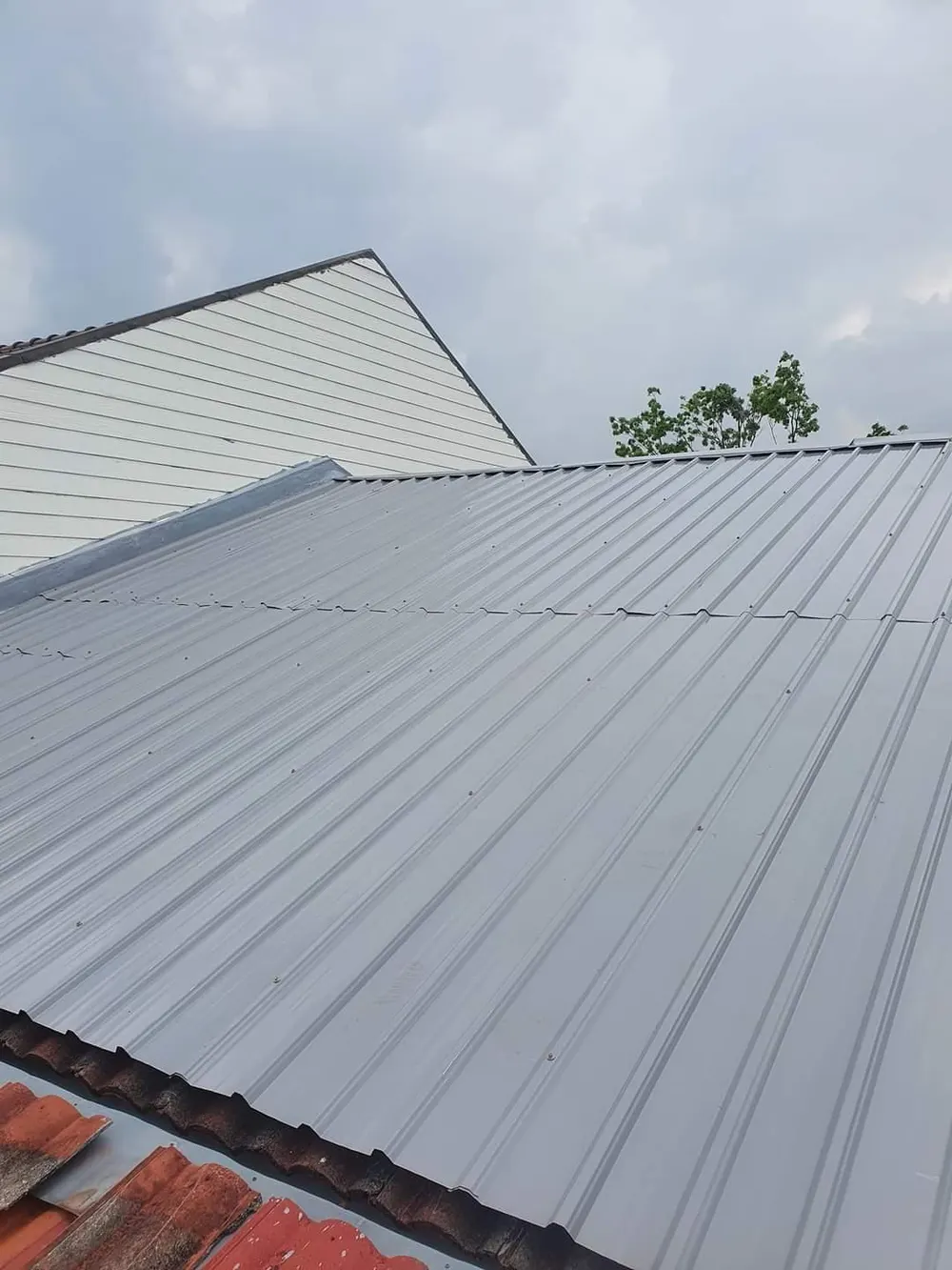 Metal deck roof double layer - hasil kerja Kajang